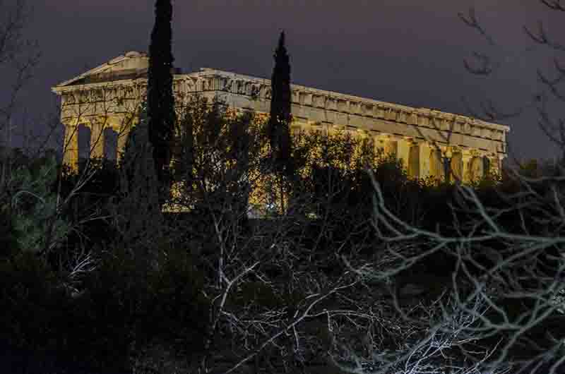 92 - Grecia - Atenas - Antigua Agora - templo El Hefestion - imagen nocturna
